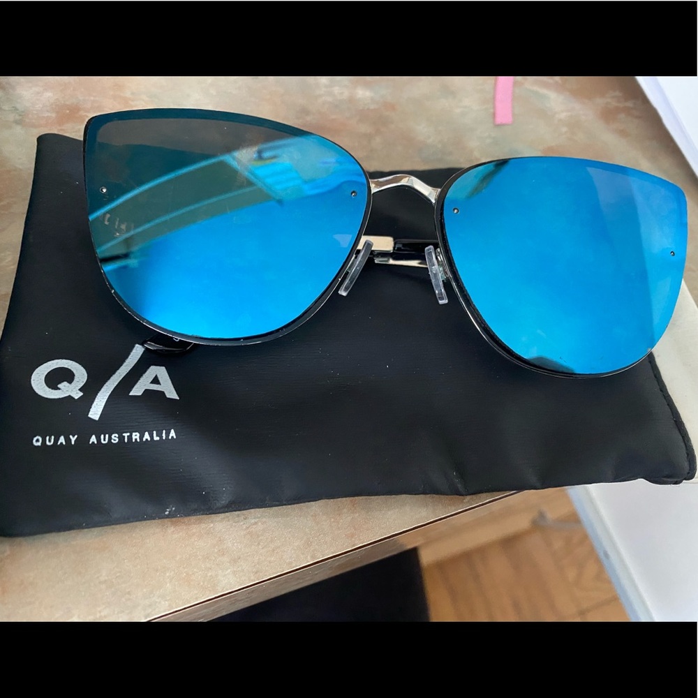 Quay Glasses with pouch